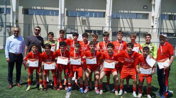 Manisa'da Yapılan Okul Sporları Futbol Yıldızlar Türkiye Yarı Finalleri sona erdi