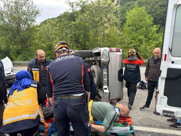 Zonguldak'ta iki aracın çarpıştığı kazada araçlardan biri devrildi: 2 yaralı