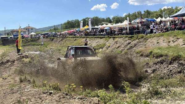 Düzce'de Off-Road festivali nefes kesti: 60 araç zorlu parkurda yarıştı