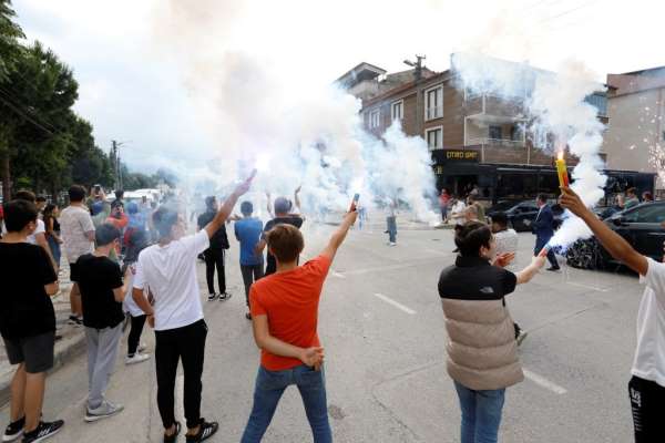 İnegölspor U15 takımı coşkuyla karşılandı - Bursa haber