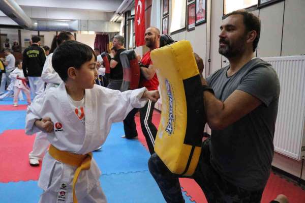 Karateci çocuklar babalarını terletti - Bolu haber