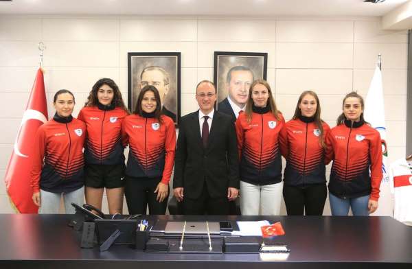 Pamukkale Belediyespor Voleybol Takımında imzalar atıldı - Denizli haber
