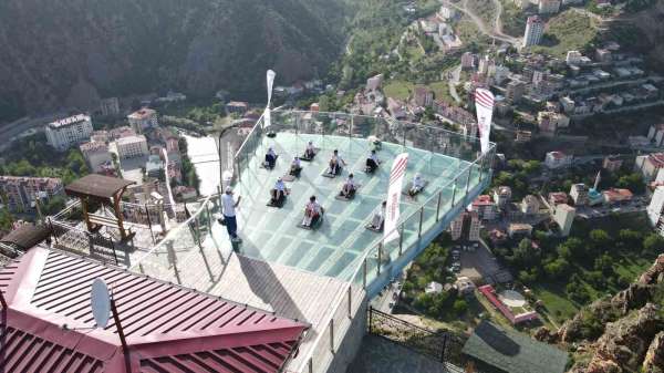 'Hareketlilik Yılı'nı 240 metre yükseklikte kutladılar