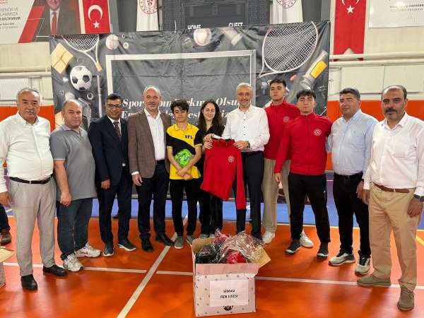 Kütahya'nın ilçelerinde 42 okula spor malzemesi desteği