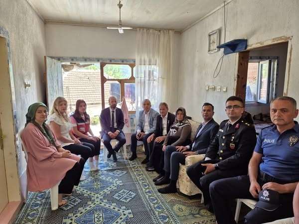 Şehit babalarına anlamlı ziyaret