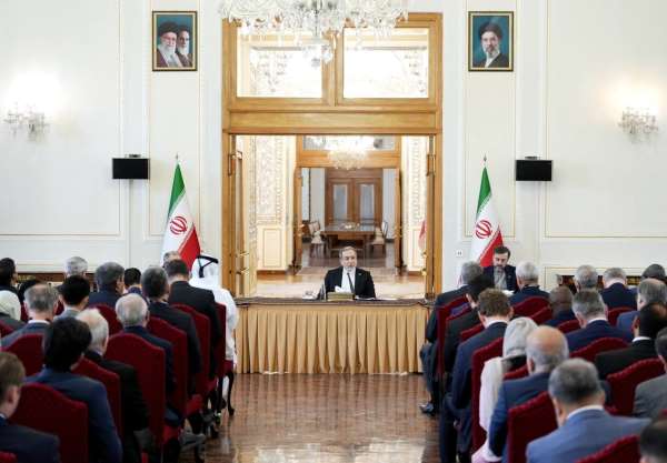 Arakçi: 'Siyonist rejimin Lübnan'a herhangi bir askeri saldırısı, mutabakat zaptının ihlali olarak değerlendir