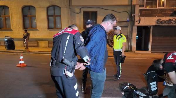Kadıköy'de helikopter destekli asayiş denetimi: Motosikletli uyuşturucu ticaretinden gözaltına alındı