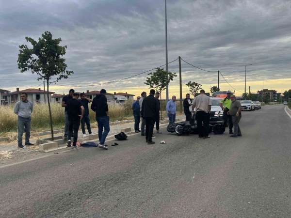 Tekirdağ'da otomobille motosikletin çarpıştığı kaza kameraya yansıdı