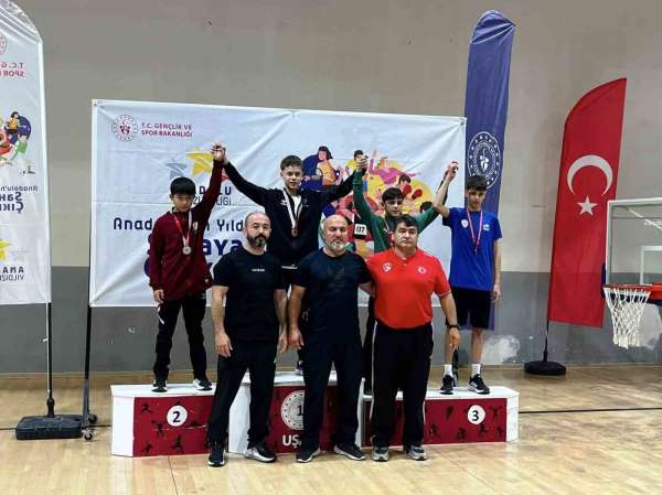 Yunusemreli güreşçilerden Uşak'tan 3 madalya