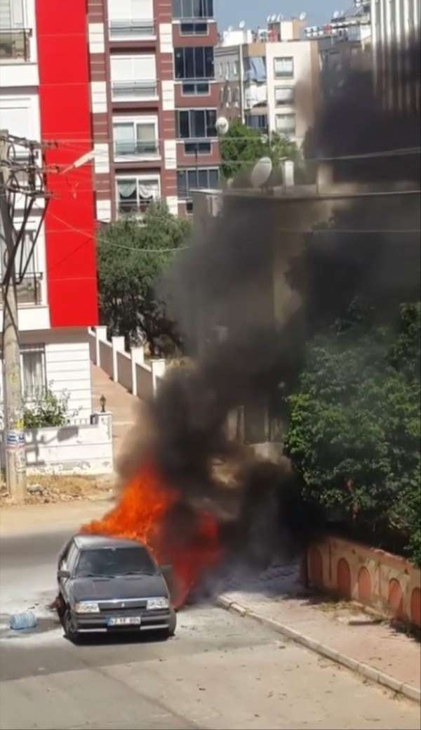 Antalya'da alev alan otomobilde arka arkaya patlamalar oldu 