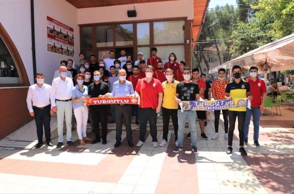 Başkan Akın, Turgutlulu Fenerbahçe ve Galatasaray taraftarlarıyla buluştu 