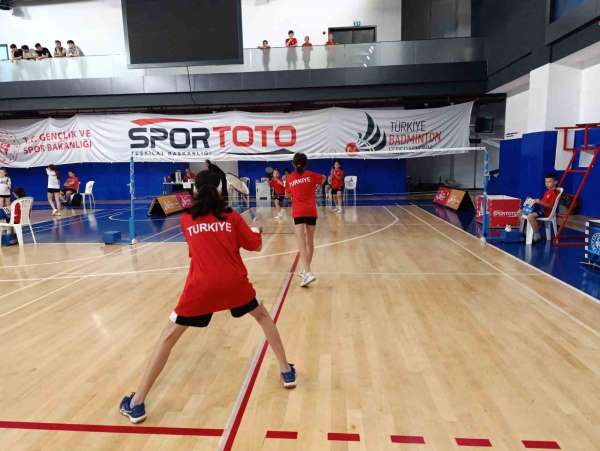 Yunusemreli badmintoncular Youth Open 2024'te Manisa'nın gururu oldu