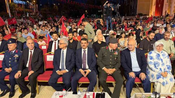 Adana'da '15 Temmuz Demokrasi ve Birlik Günü' nöbeti tutuldu, şehitler anıldı