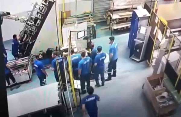 Adana'da feci iş kazası: Arızalı makine, işçinin sırtına saplandı