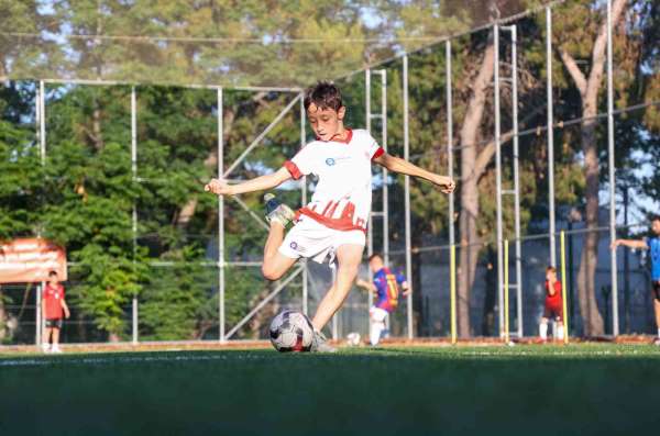 Büyükşehir Futbol Akademisi'nde yeni sezon başladı