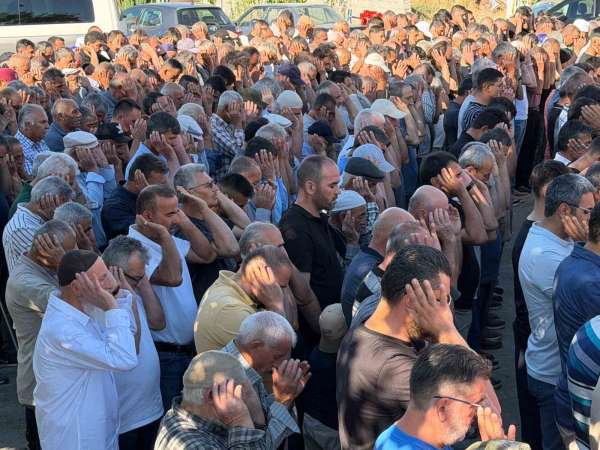 Almanya'dan memleketlerine giderken kazada ölen 3 kişi son yolculuğuna uğurlandı
