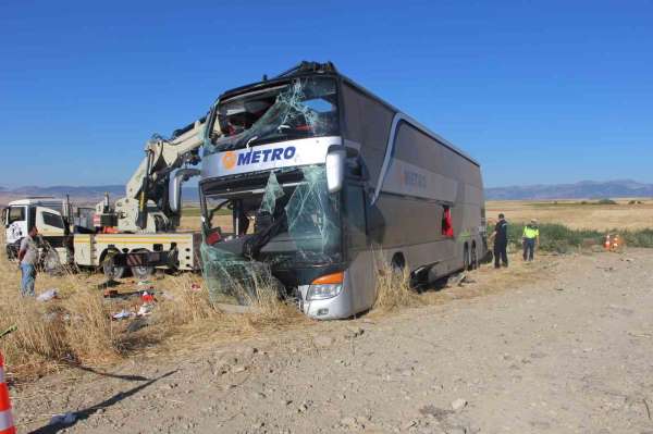 Amasya'da çift katlı otobüs kazası: 2'si ağır 46 yaralı