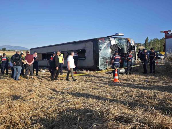 Amasya'da yolcu otobüsü devrildi: 2'si ağır 46 yaralı