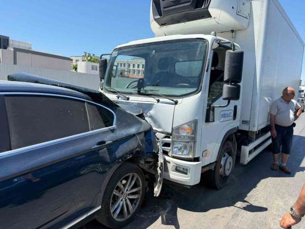 Antalya'da 3 araçlı zincirleme kaza: 2 yaralı