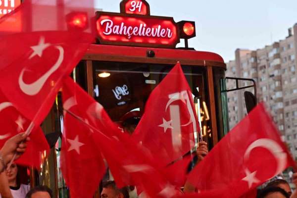 Bahçelievler'de 15 Temmuz şehitleri yürüyüşle anıldı