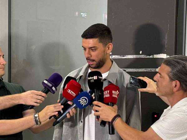 Cenk Özkaçar: 'Böylesine bir futbol kültürünün parçası olmak gurur verici'