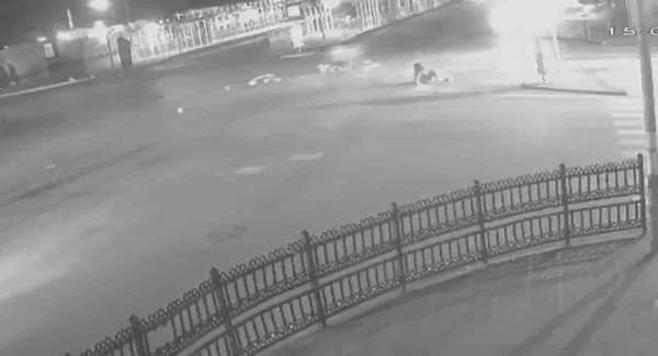 Sakarya'da 1 kişinin hayatını kaybettiği kaza anı güvenlik kamerasına yansıdı
