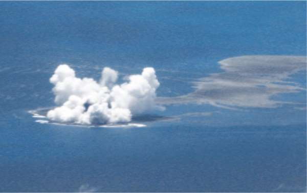 Japonya'da volkanik patlama sonrası yeni bir ada keşfedildi
