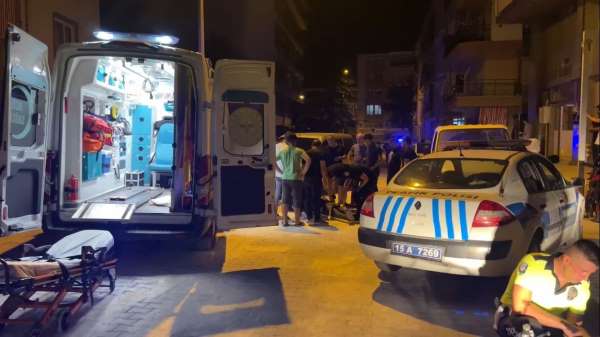 Burdur'da gürültü tartışması kavgaya döndü, 2 kişi bıçaklandı