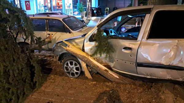 Karaman'da ortalığın savaş alanına döndüğü kaza maddi hasarla atlatıldı