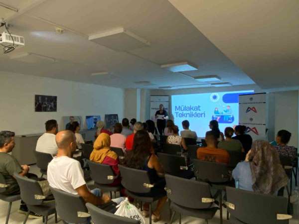 Kariyer Merkezinden iş arayanlara destek