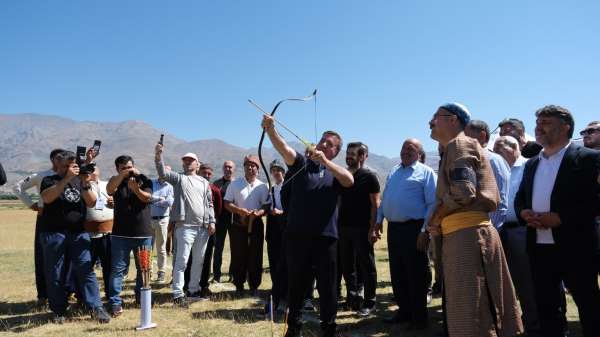 Mengücek Melik Gazi Menzil Okçuluğu müsabakaları başladı