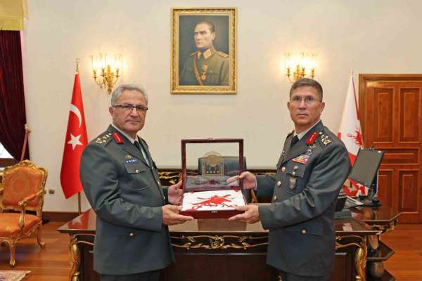 Orgeneral Tokel, 1. Ordu Komutanlığı görevini Korgeneral Ersay'a devretti