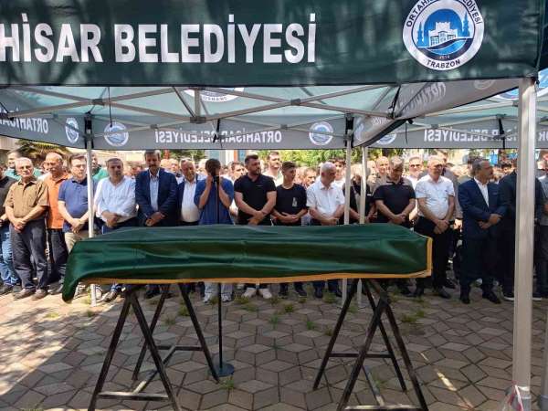 Erzurum'da motor kazasında hayatını kaybeden amatör futbolcu Tonya'da toprağa verildi