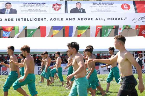 Keçiören 3. Büyük Geleneksel Karakucak Güreş Festivali'nde pehlivanlar ödüllerine kavuştu