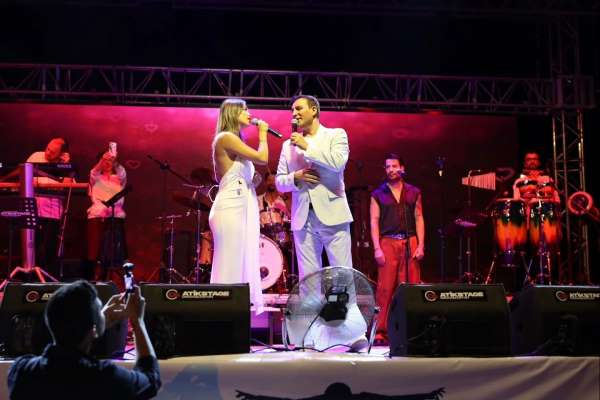 Tavas'ta Zeybek, Kültür ve Sanat Festivali'nde Rafet El Roman rüzgarı esti
