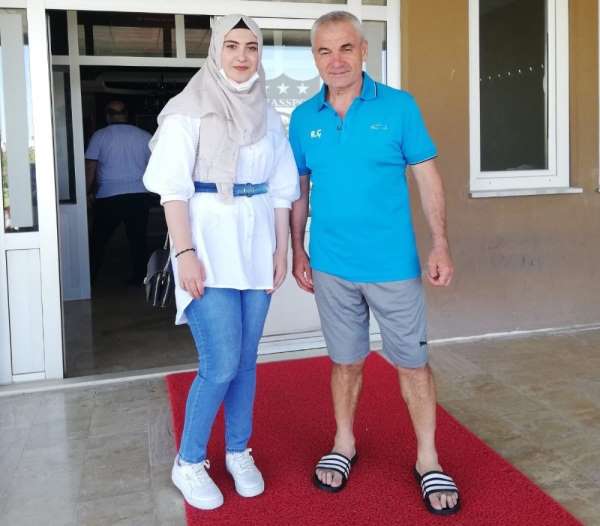 Rıza Çalımbay, fanatik Sivassporlu Hatice'yi kulüpte misafir etti
