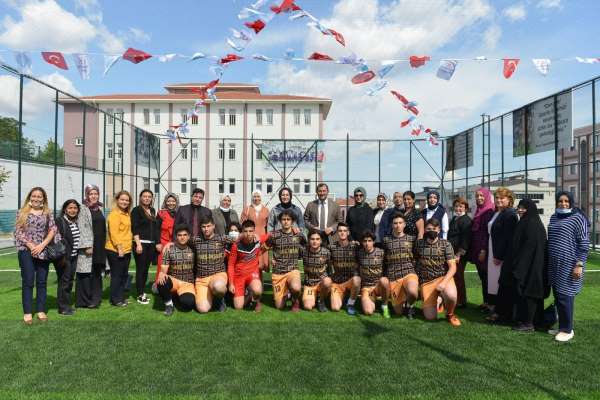 Anadolu İmam Hatip Lisesi'nde halı saha tesisleri törenle açıldı