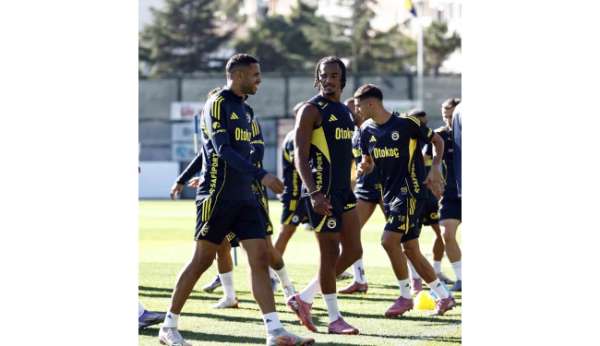 Fenerbahçe, Alanyaspor maçı öncesi kampa girdi