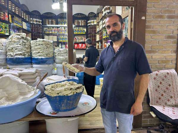 Geleneksel Van lezzeti: Kışlık küp otlu peyniri tezgâhlardaki yerini almaya başladı