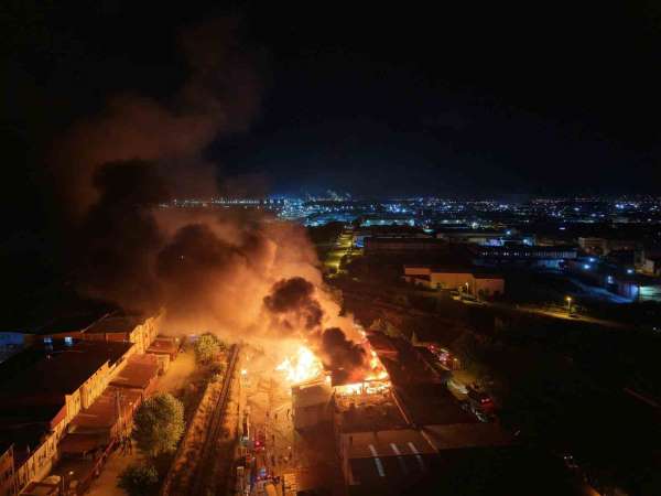 Samsun'da kereste fabrikası alevlere teslim: Yangın havadan görüntülendi