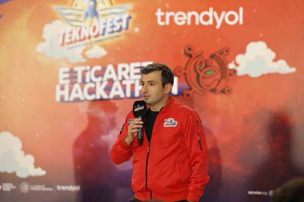 T3 Vakfı Mütevelli Heyeti Başkanı Selçuk Bayraktar, Trendyol E-Ticaret Hackathonu Ödül Töreni'ne katıldı