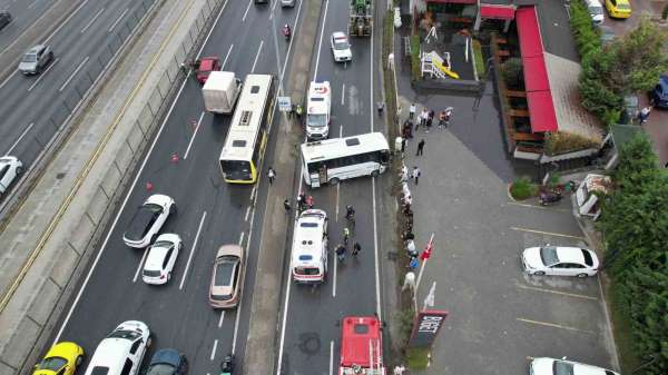 Avcılar'da servis midibüsü kaza yaptı: 9 yaralı