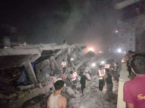 Gazze'de İsrail saldırılarında daha önce hasar gören bina yıkıldı: En az 8 ölü