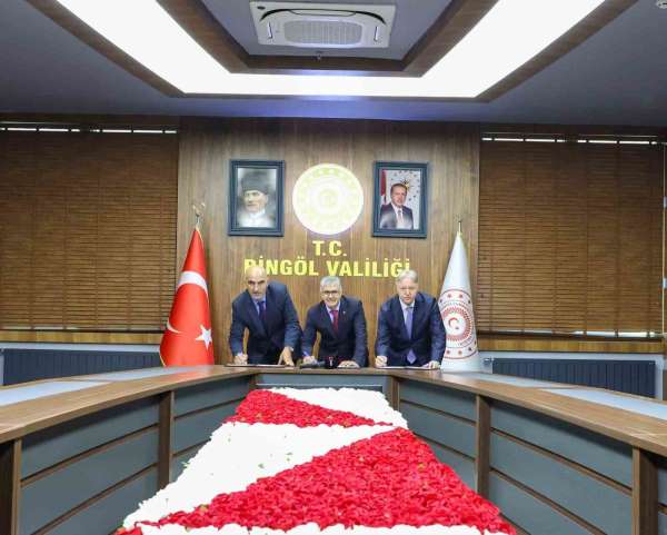 Hayırsever iş adamından ortaokula 27 milyon TL'lik spor salonu