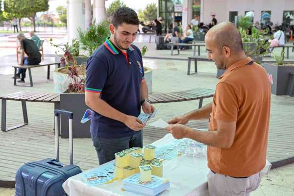 Mersin'de üniversite öğrencilerine otogarda karşılama ve destek