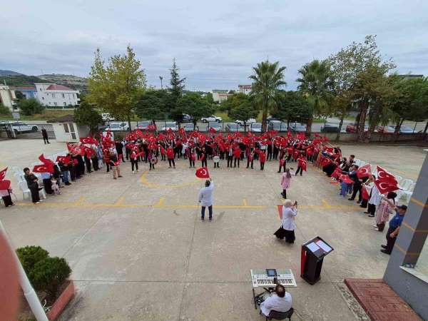 Samsun'da özel öğrencilerden İlköğretim Haftası'na renkli kutlama