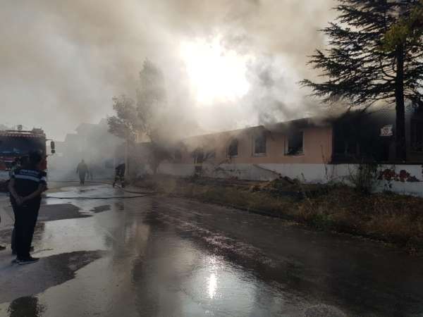 Lokantanın mutfak kısmında çıkan yangın korkuttu