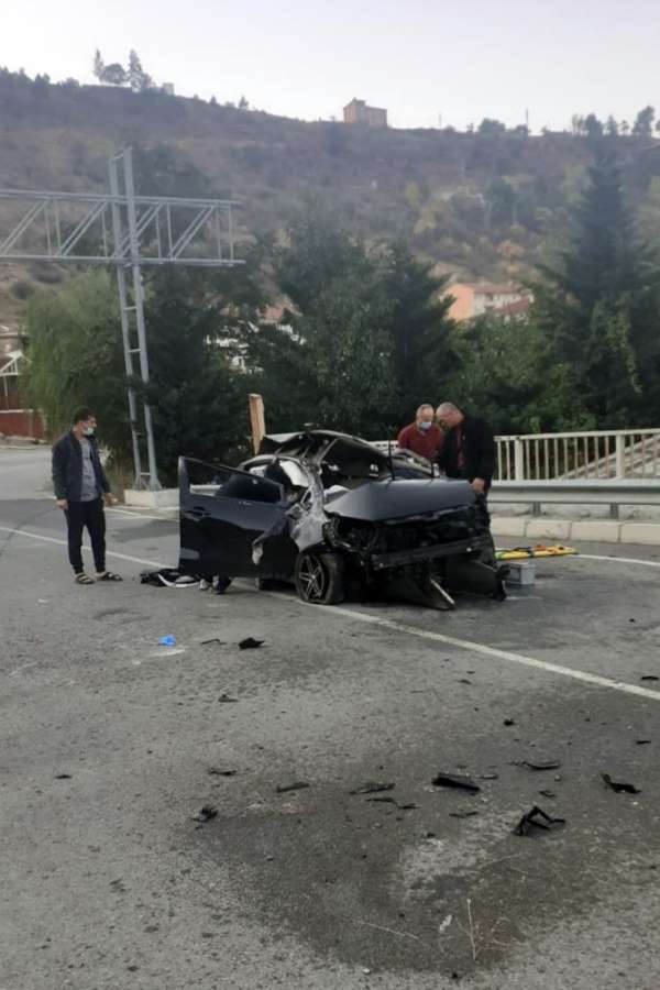Feci kazada genç sağlıkçı ağır yaralandı