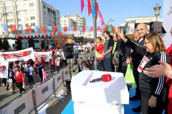 4. Gazi Yarı Maratonu'nda renkli görüntüler