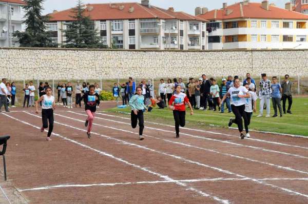 Akşehir'de 4 Zekai Baloğlu Atletizm Yarışmasına yoğun ilgi - Konya haber